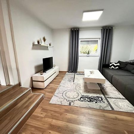 Ab Apartment Moderne Zweizimmerwohnung Villach Bagian luar foto