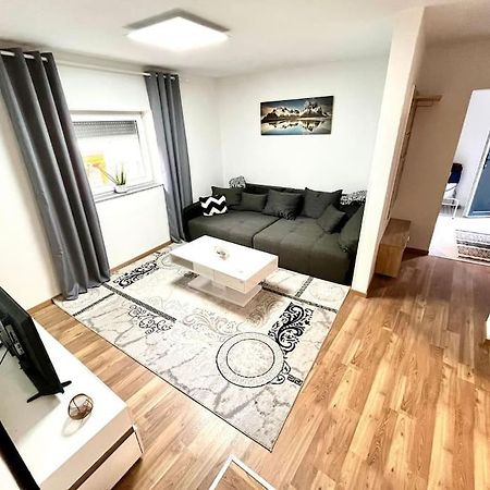 Ab Apartment Moderne Zweizimmerwohnung Villach Bagian luar foto
