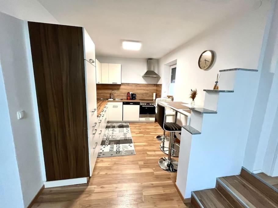 Ab Apartment Moderne Zweizimmerwohnung Villach Bagian luar foto