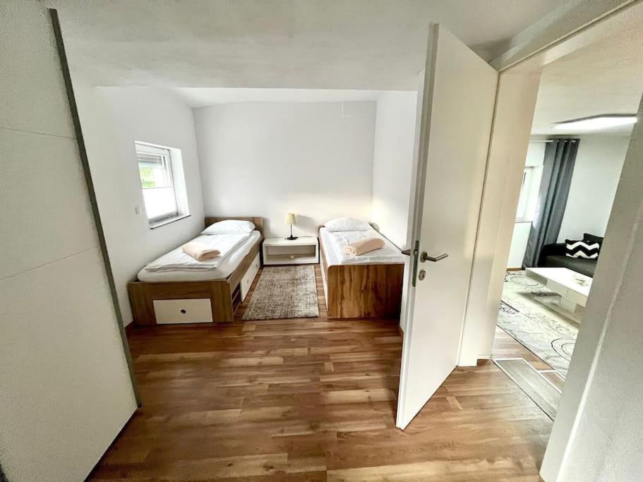 Ab Apartment Moderne Zweizimmerwohnung Villach Bagian luar foto