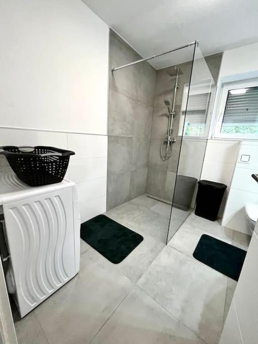 Ab Apartment Moderne Zweizimmerwohnung Villach Bagian luar foto