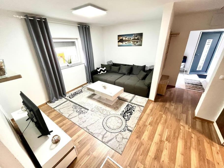 Ab Apartment Moderne Zweizimmerwohnung Villach Bagian luar foto